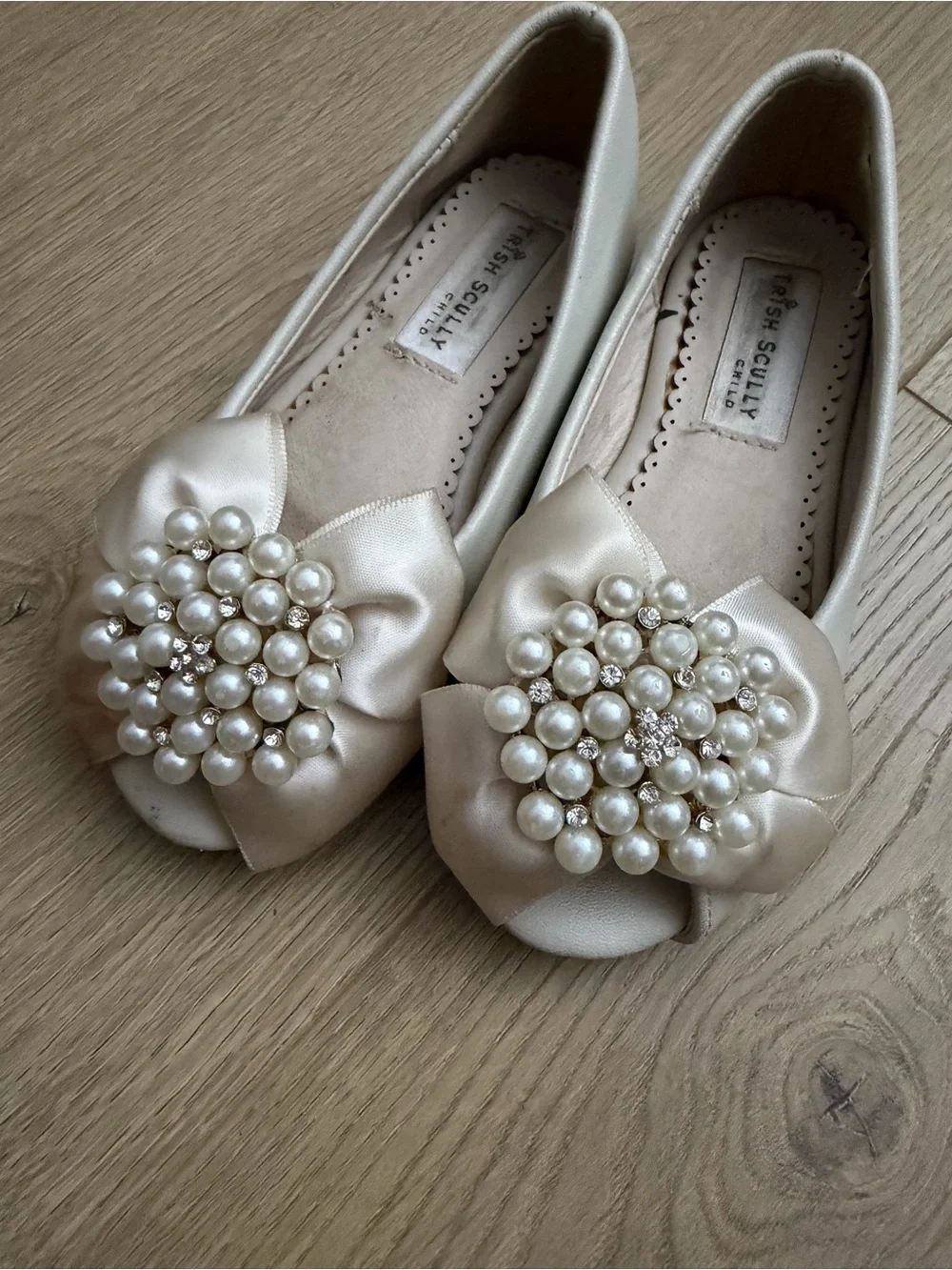 Trish scully size 10c girls Pearl Bow Embellished Ivory Flats - toddler